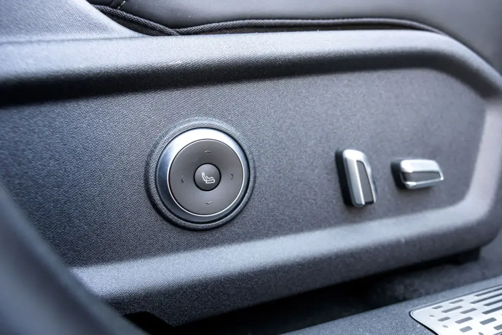 Probamos el LEPAS L8 Súper Híbrido: elegancia felina y 279 CV para estrenar la marca en España 38 Motor16 Lepas L8 int 061 Motor16