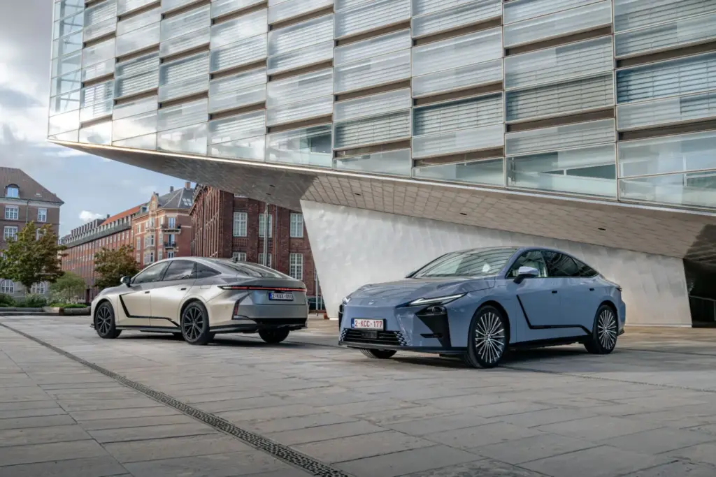 Al volante del nuevo Lexus ES 2027: El representante de todo un legado 4 Motor16 Lexus ES 2027 1 Motor16