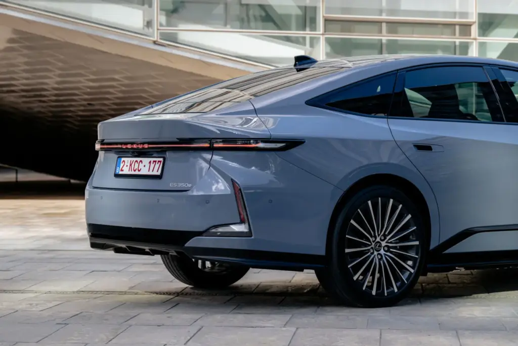 Al volante del nuevo Lexus ES 2027: El representante de todo un legado 14 Motor16 Lexus ES 2027 11 Motor16