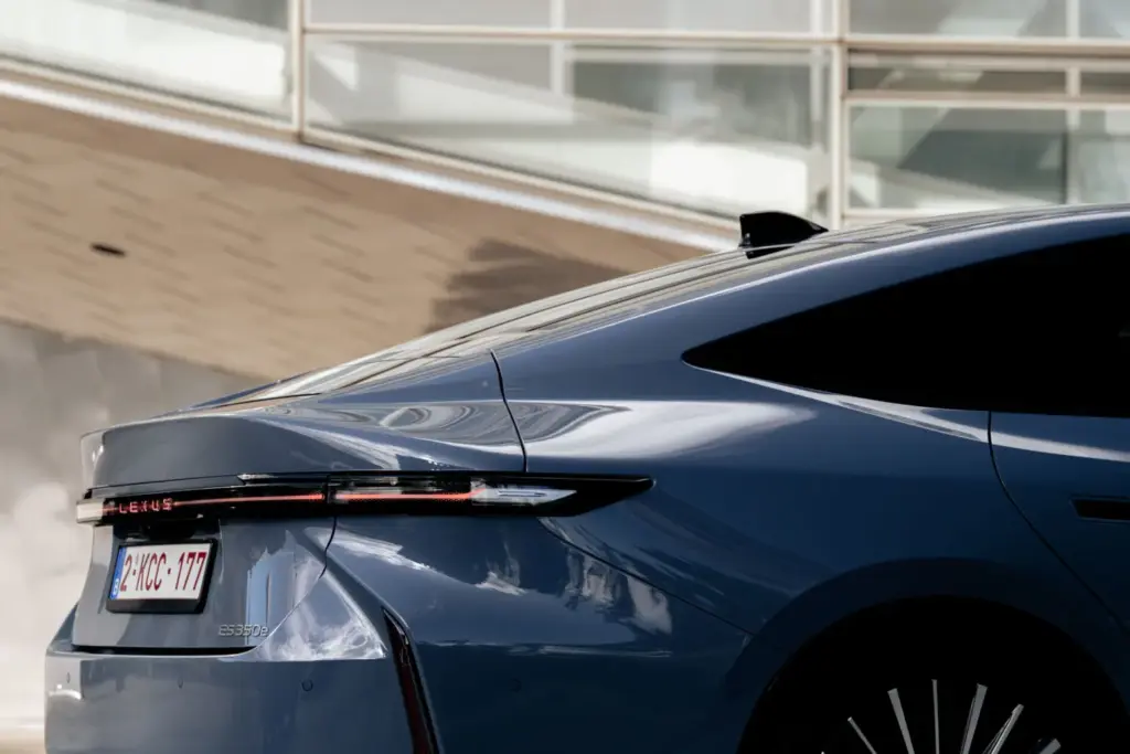 Al volante del nuevo Lexus ES 2027: El representante de todo un legado 15 Motor16 Lexus ES 2027 12 Motor16