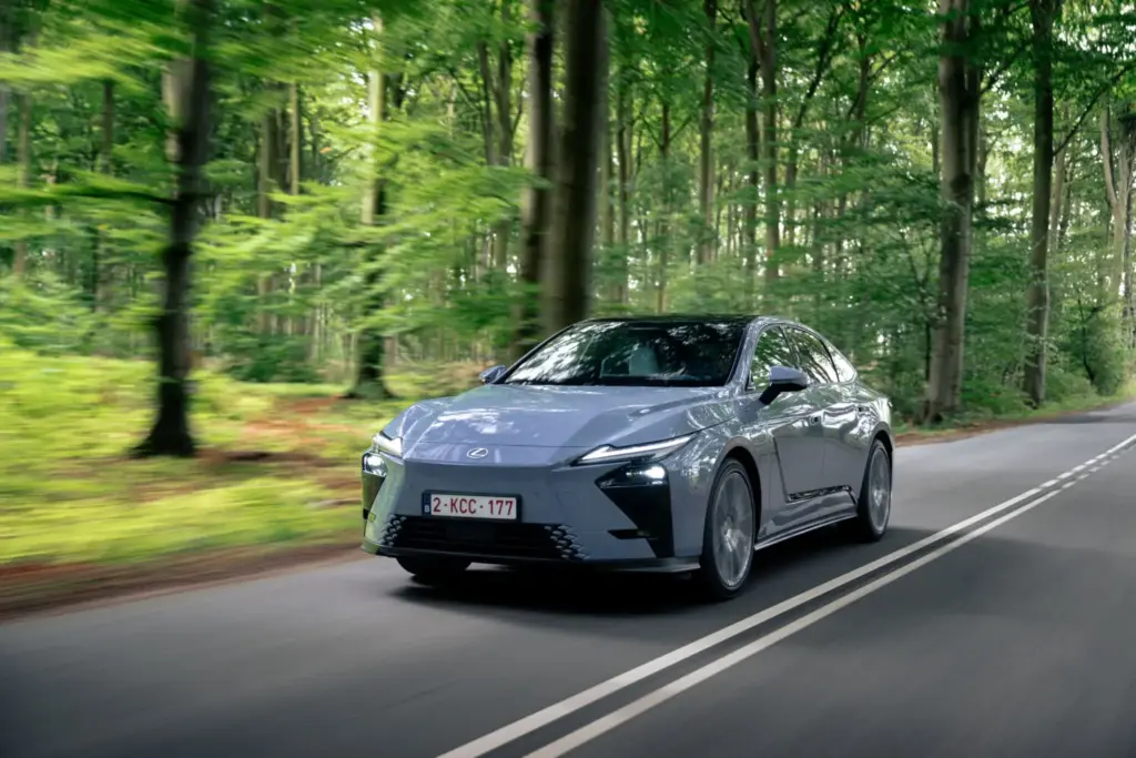 Al volante del nuevo Lexus ES 2027: El representante de todo un legado 17 Motor16 Lexus ES 2027 14 Motor16