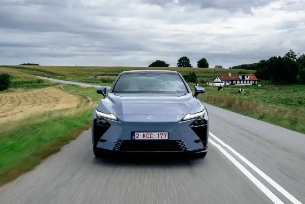 Al volante del nuevo Lexus ES 2027: El representante de todo un legado 18 Motor16 Lexus ES 2027 15 Motor16
