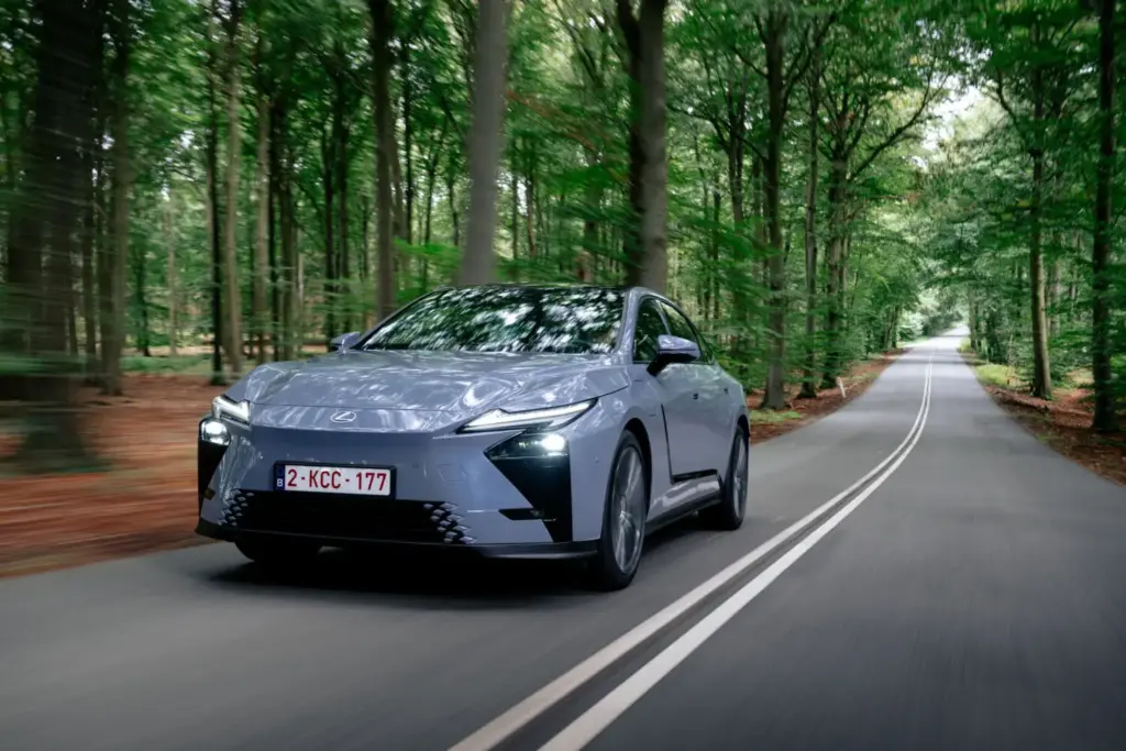 Al volante del nuevo Lexus ES 2027: El representante de todo un legado 19 Motor16 Lexus ES 2027 16 Motor16