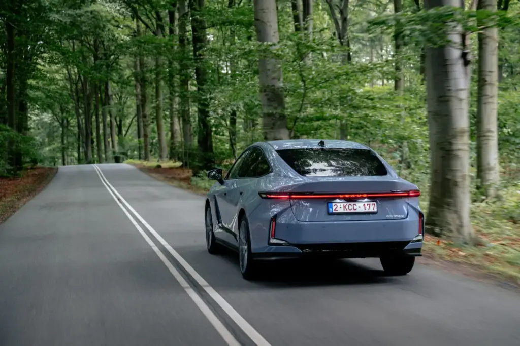 Al volante del nuevo Lexus ES 2027: El representante de todo un legado 20 Motor16 Lexus ES 2027 17 Motor16