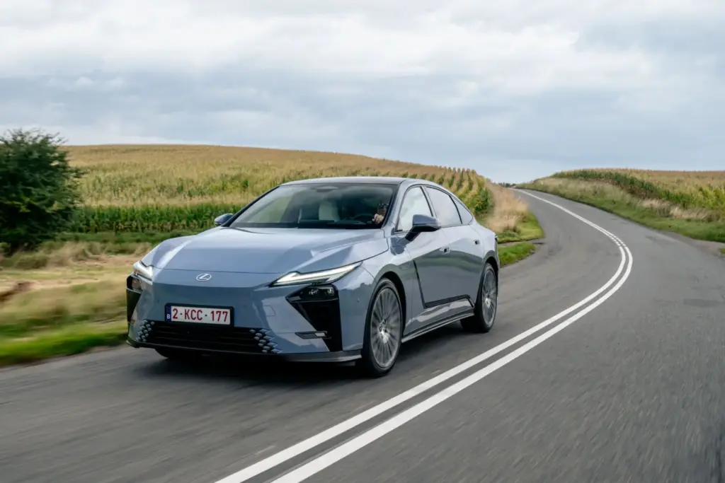 Al volante del nuevo Lexus ES 2027: El representante de todo un legado 21 Motor16 Lexus ES 2027 18 Motor16
