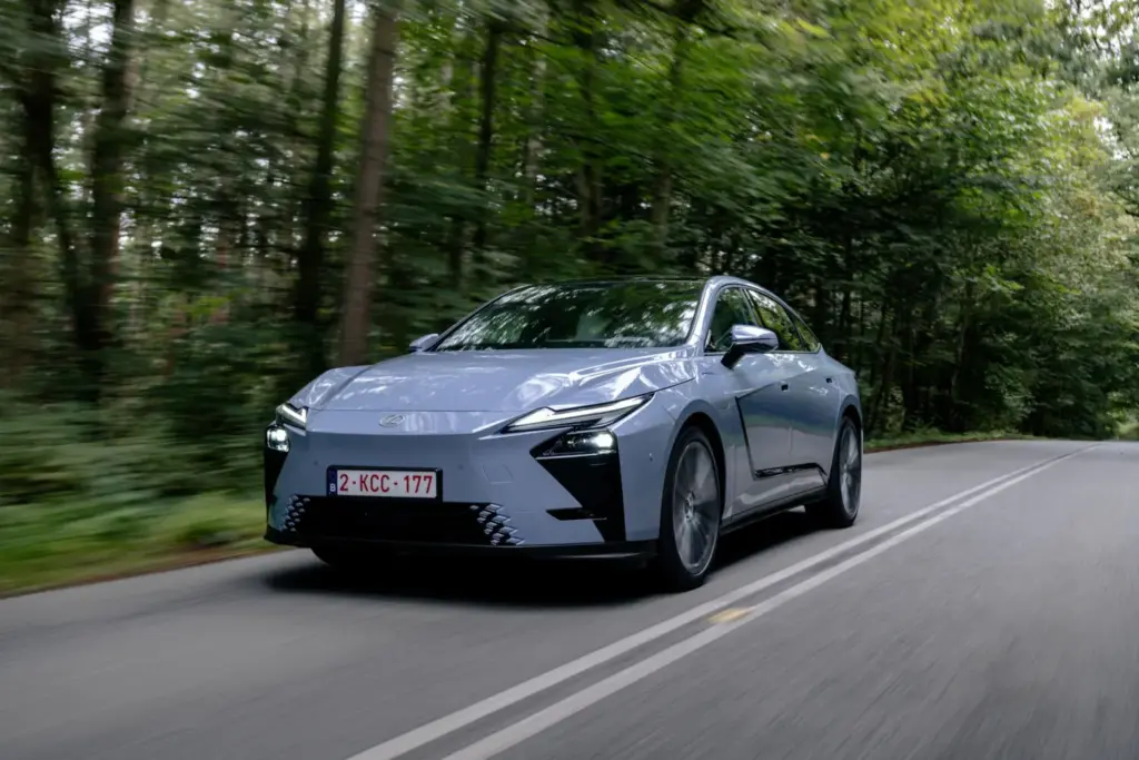Al volante del nuevo Lexus ES 2027: El representante de todo un legado 22 Motor16 Lexus ES 2027 19 Motor16
