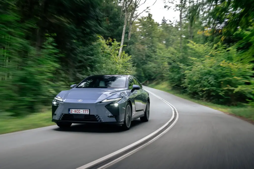 Al volante del nuevo Lexus ES 2027: El representante de todo un legado 23 Motor16 Lexus ES 2027 20 Motor16
