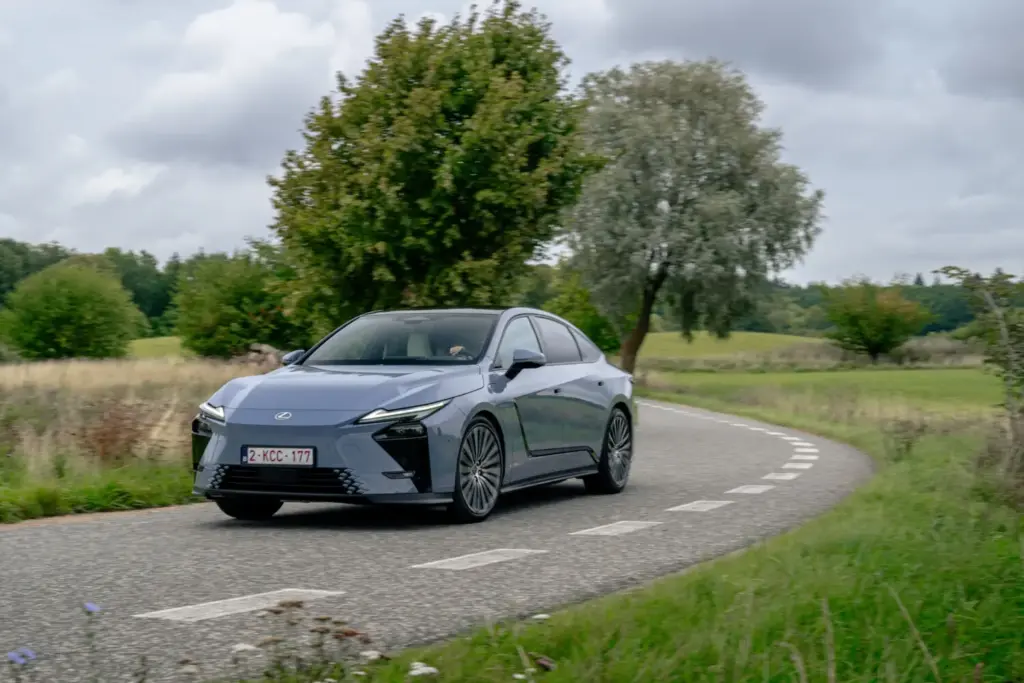Al volante del nuevo Lexus ES 2027: El representante de todo un legado 25 Motor16 Lexus ES 2027 22 Motor16