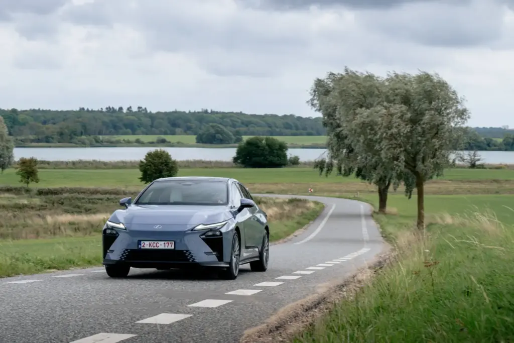 Al volante del nuevo Lexus ES 2027: El representante de todo un legado 3 Motor16 Lexus ES 2027 24 Motor16