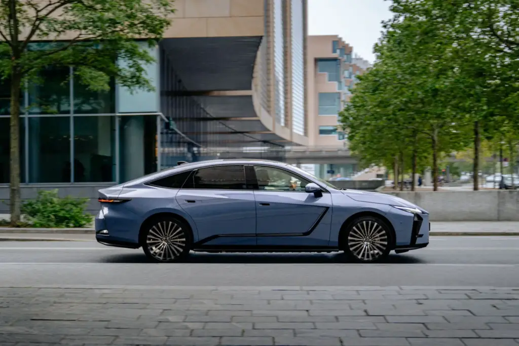Al volante del nuevo Lexus ES 2027: El representante de todo un legado 30 Motor16 Lexus ES 2027 27 Motor16