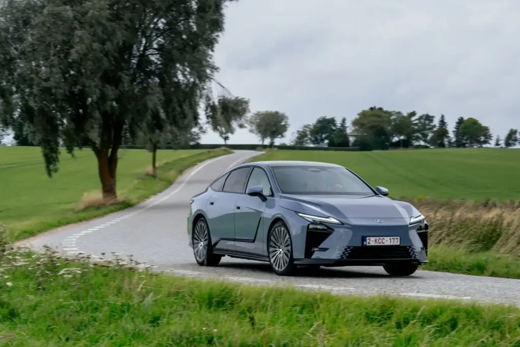 Al volante del nuevo Lexus ES 2027: El representante de todo un legado 31 Motor16 Lexus ES 2027 28 Motor16