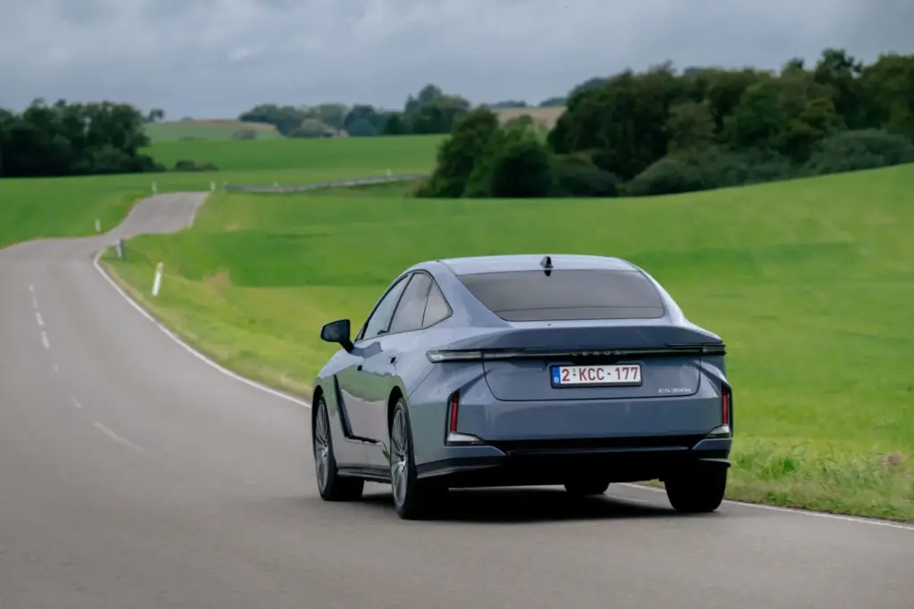 Al volante del nuevo Lexus ES 2027: El representante de todo un legado 32 Motor16 Lexus ES 2027 29 Motor16