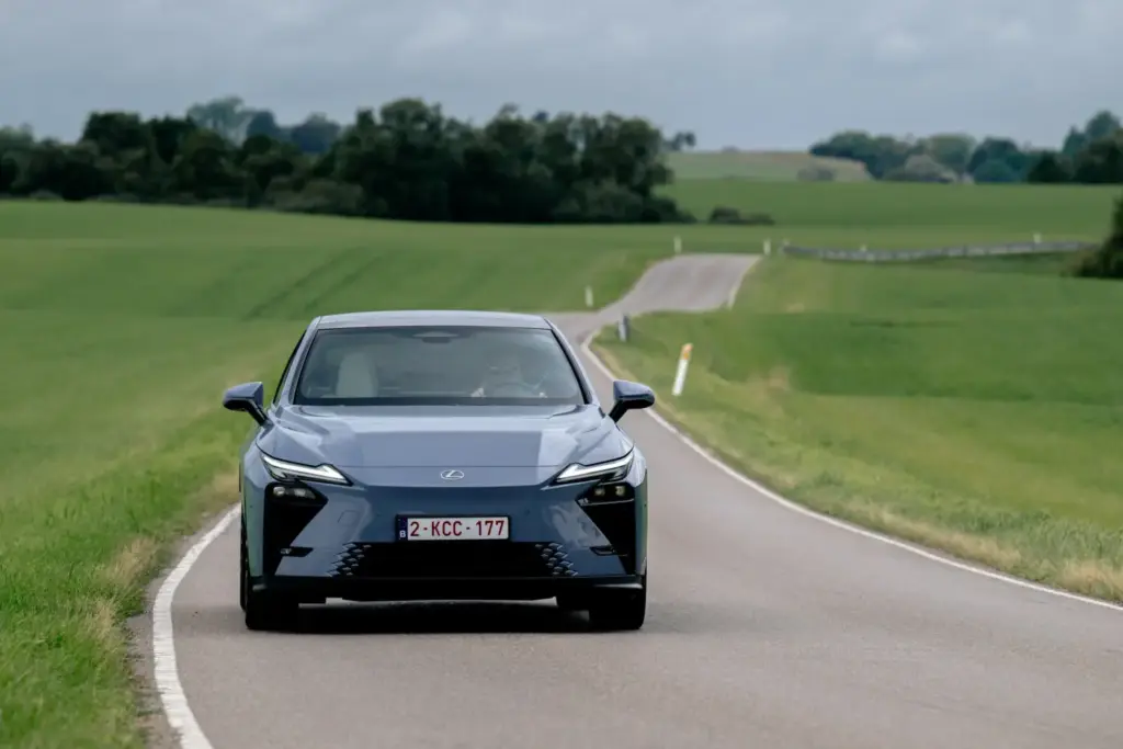 Al volante del nuevo Lexus ES 2027: El representante de todo un legado 33 Motor16 Lexus ES 2027 30 Motor16