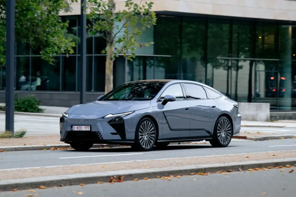 Al volante del nuevo Lexus ES 2027: El representante de todo un legado 34 Motor16 Lexus ES 2027 31 Motor16