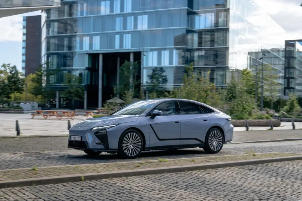 Al volante del nuevo Lexus ES 2027: El representante de todo un legado 39 Motor16 Lexus ES 2027 36 Motor16