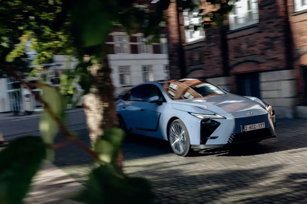 Al volante del nuevo Lexus ES 2027: El representante de todo un legado 40 Motor16 Lexus ES 2027 37 Motor16