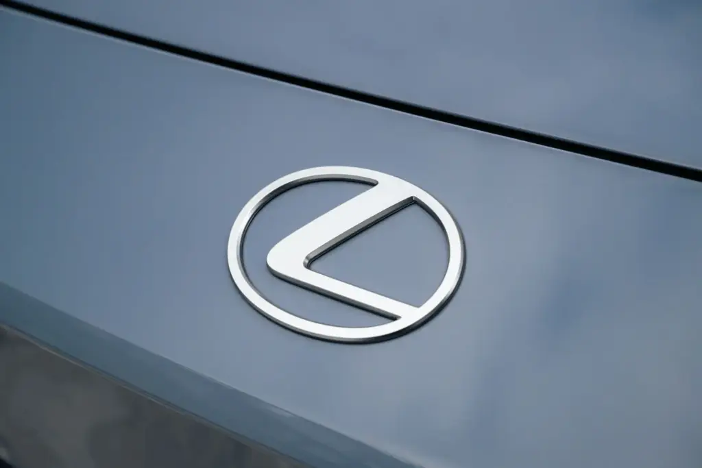 Al volante del nuevo Lexus ES 2027: El representante de todo un legado 7 Motor16 Lexus ES 2027 4 Motor16