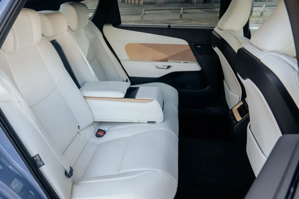 Al volante del nuevo Lexus ES 2027: El representante de todo un legado 1 Motor16 Lexus ES 2027 (40)
