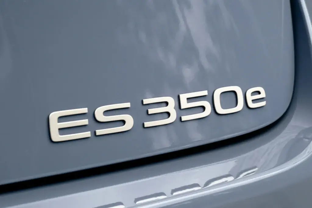 Al volante del nuevo Lexus ES 2027: El representante de todo un legado 8 Motor16 Lexus ES 2027 5 Motor16
