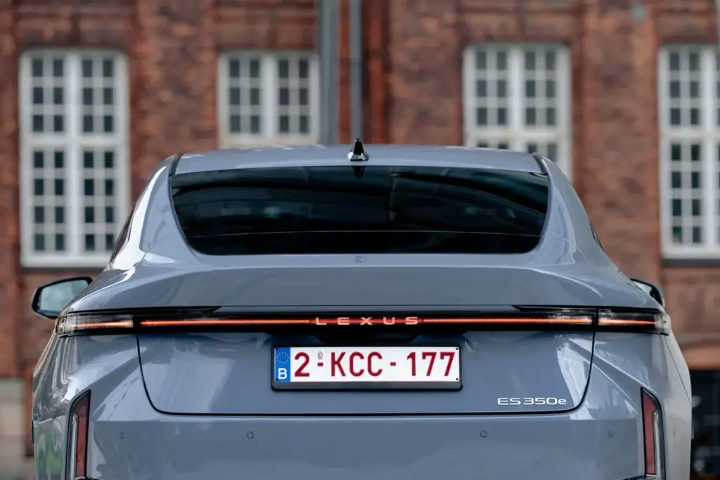Al volante del nuevo Lexus ES 2027: El representante de todo un legado 11 Motor16 Lexus ES 2027 8 Motor16