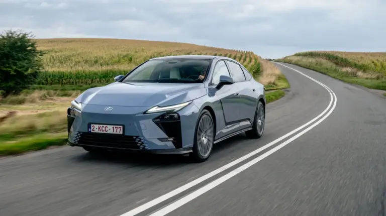 Al volante del nuevo Lexus ES 2027: El representante de todo un legado