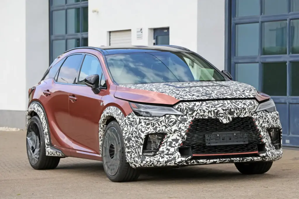Fotos espía del Lexus RX Morizo RR: el SUV que cambia las reglas del juego 15 Motor16 Lexus RX Morizo RR espia 11 Motor16