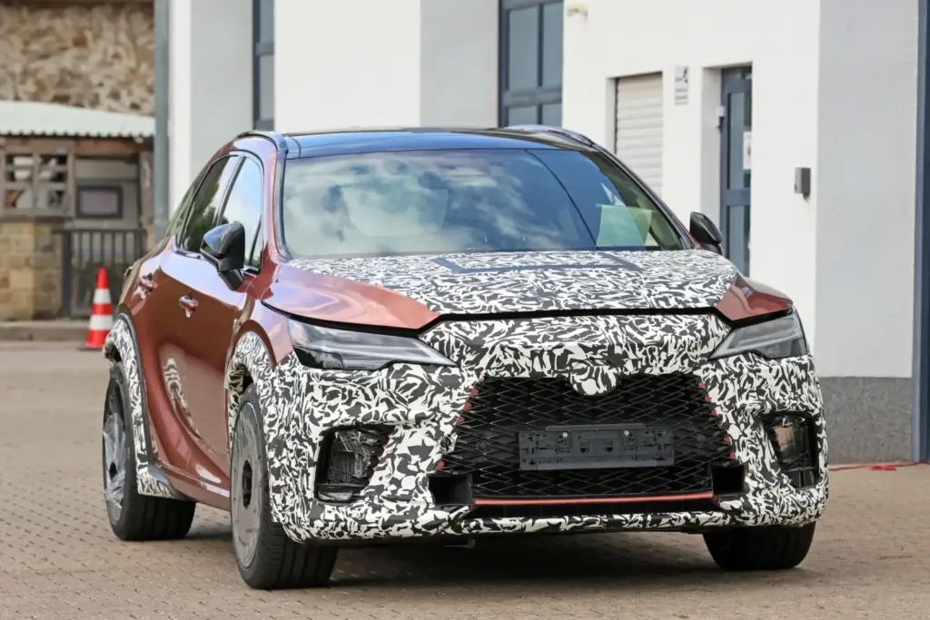 Fotos espía del Lexus RX Morizo RR: el SUV que cambia las reglas del juego 16 Motor16 Lexus RX Morizo RR espia 12 Motor16