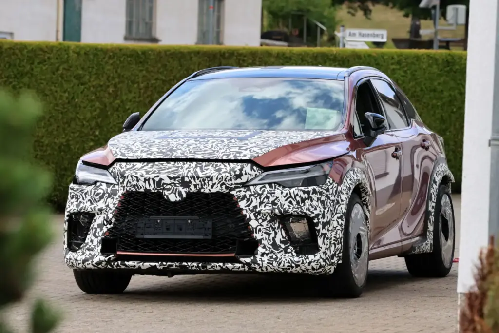 Fotos espía del Lexus RX Morizo RR: el SUV que cambia las reglas del juego 19 Motor16 Lexus RX Morizo RR espia 15 Motor16