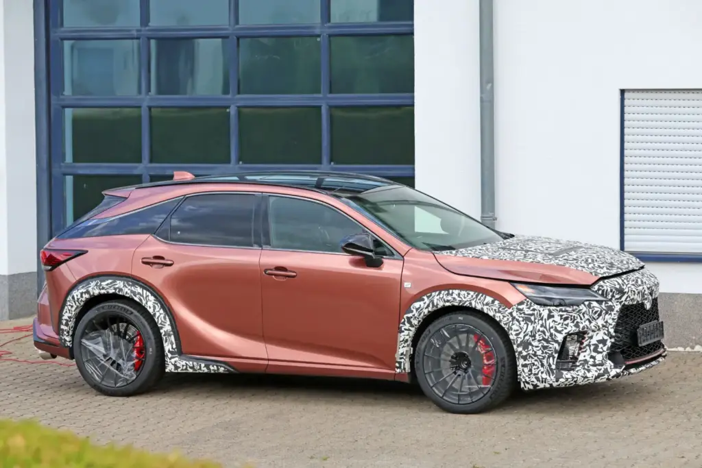 Fotos espía del Lexus RX Morizo RR: el SUV que cambia las reglas del juego 20 Motor16 Lexus RX Morizo RR espia 16 Motor16