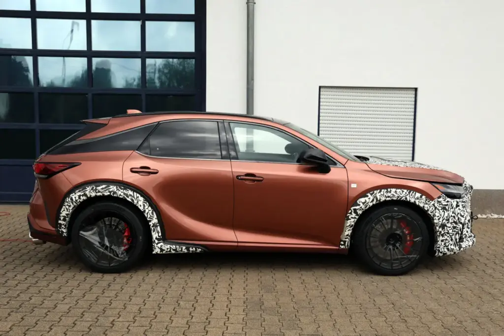 Fotos espía del Lexus RX Morizo RR: el SUV que cambia las reglas del juego 1 Motor16 Lexus RX Morizo RR espia (17)
