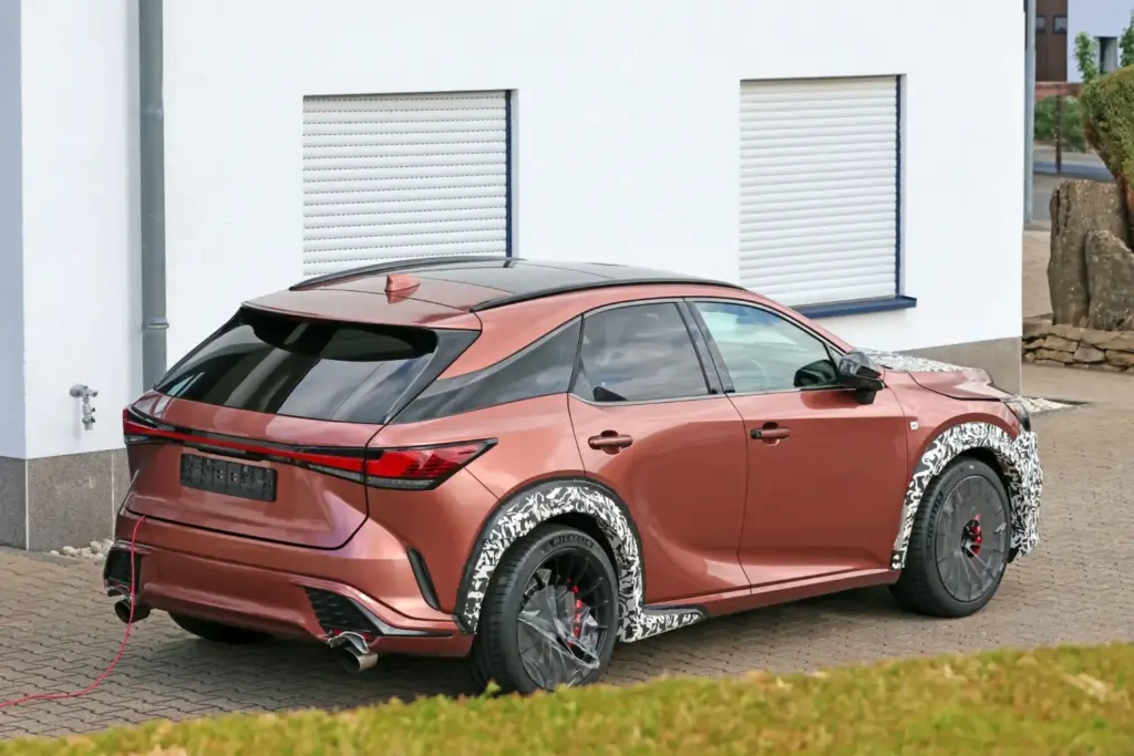 Fotos espía del Lexus RX Morizo RR: el SUV que cambia las reglas del juego 2 Motor16 Lexus RX Morizo RR espia 18 Motor16