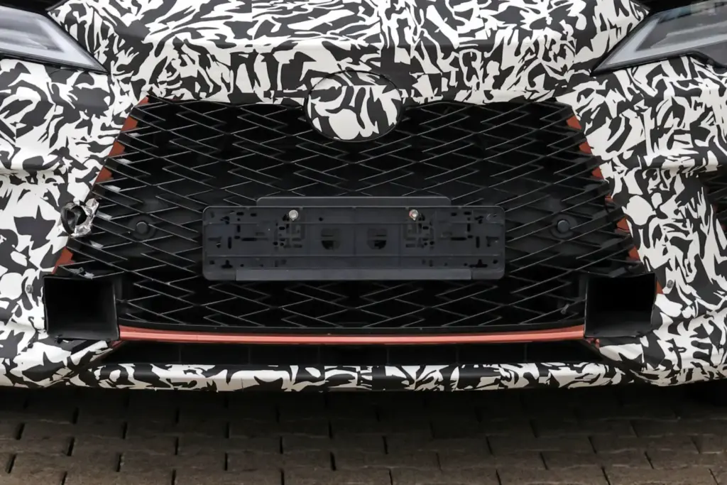 Fotos espía del Lexus RX Morizo RR: el SUV que cambia las reglas del juego 7 Motor16 Lexus RX Morizo RR espia 3 Motor16
