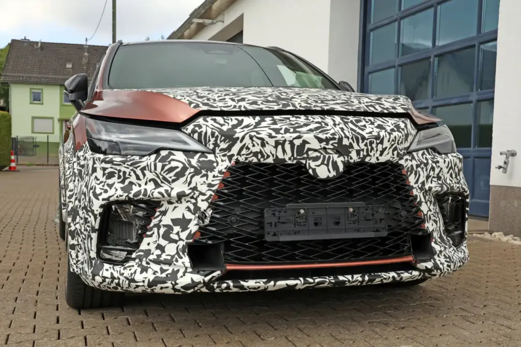 Fotos espía del Lexus RX Morizo RR: el SUV que cambia las reglas del juego 8 Motor16 Lexus RX Morizo RR espia 4 Motor16