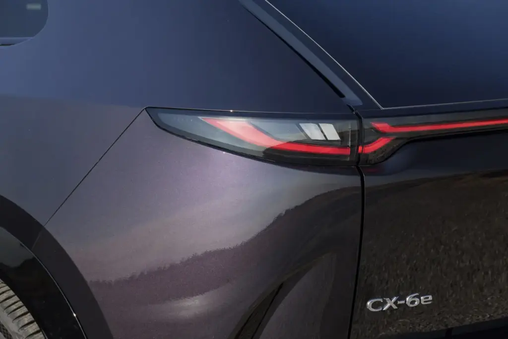 Primera prueba del Mazda CX-6e: SUV eléctrico de excelente dinámica 39 Motor16 MAZDA CX 6e detale exterior 30 Motor16