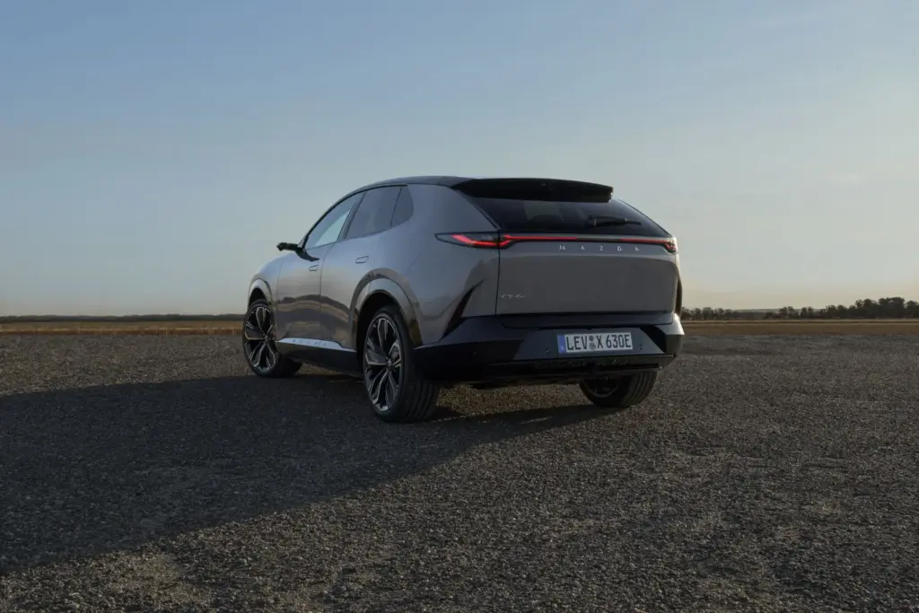 Primera prueba del Mazda CX-6e: SUV eléctrico de excelente dinámica 30 Motor16 MAZDA CX 6e estatica 5 Motor16