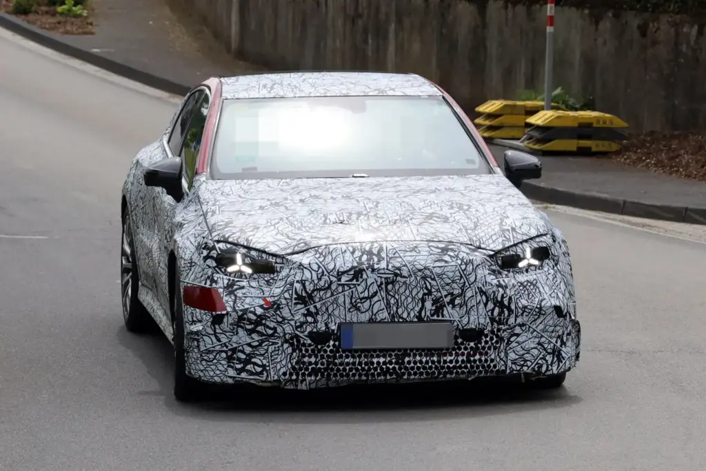 Fotos espía del Mercedes-AMG Clase C eléctrico: ¿Una amenaza para el BMW i3 M? 3 Motor16 MB AMG C EV 1 Motor16
