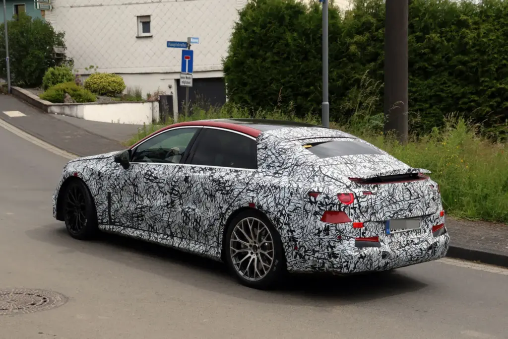 Fotos espía del Mercedes-AMG Clase C eléctrico: ¿Una amenaza para el BMW i3 M? 14 Motor16 MB AMG C EV 11 Motor16
