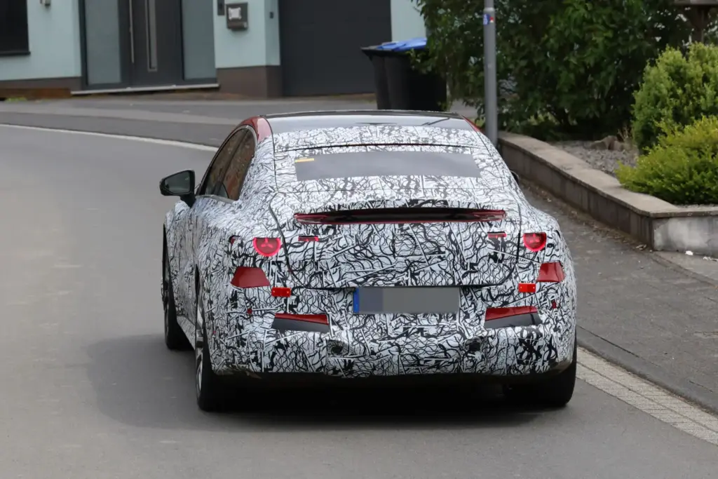 Fotos espía del Mercedes-AMG Clase C eléctrico: ¿Una amenaza para el BMW i3 M? 18 Motor16 MB AMG C EV 15 Motor16