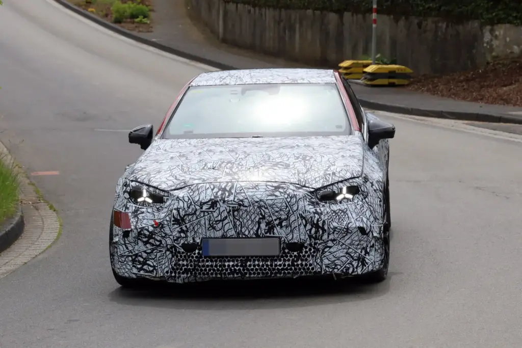 Fotos espía del Mercedes-AMG Clase C eléctrico: ¿Una amenaza para el BMW i3 M? 6 Motor16 MB AMG C EV 3 Motor16