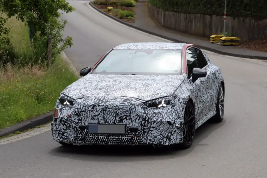 Fotos espía del Mercedes-AMG Clase C eléctrico: ¿Una amenaza para el BMW i3 M? 7 Motor16 MB AMG C EV 4 Motor16