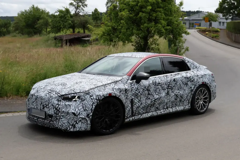 Fotos espía del Mercedes-AMG Clase C eléctrico: ¿Una amenaza para el BMW i3 M? 9 Motor16 MB AMG C EV 6 Motor16