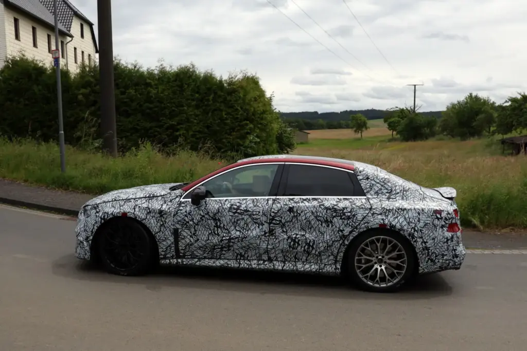 Fotos espía del Mercedes-AMG Clase C eléctrico: ¿Una amenaza para el BMW i3 M? 12 Motor16 MB AMG C EV 9 Motor16