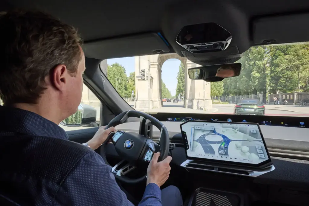 Navegación y asistencia al conductor con vista 3D: así es el nuevo navegador BMW Maps 13 Motor16 P90652811 highRes bmw maps with driver Motor16