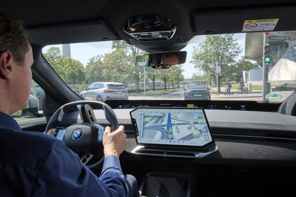 Navegación y asistencia al conductor con vista 3D: así es el nuevo navegador BMW Maps 16 Motor16 P90652814 highRes bmw maps with driver Motor16