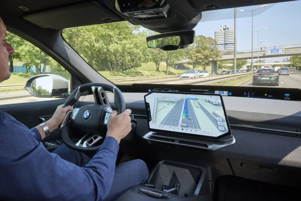 Navegación y asistencia al conductor con vista 3D: así es el nuevo navegador BMW Maps 18 Motor16 P90652816 highRes bmw maps with driver Motor16