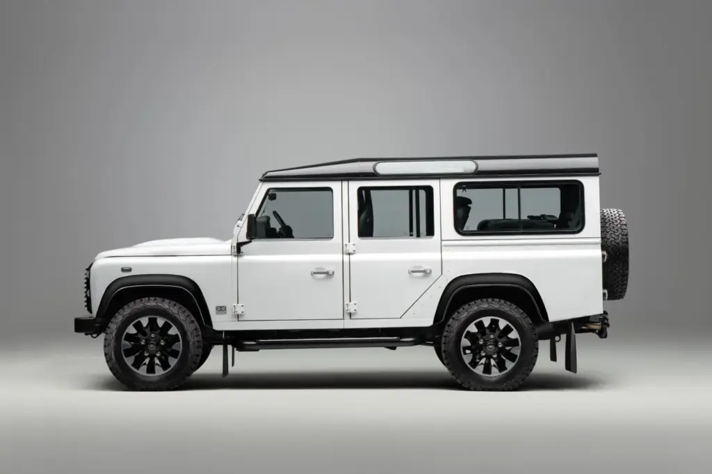 La división Defender Classic de Land Rover lanza un nuevo programa de mejoras para el legendario todoterreno 16 Motor16 PROGRAMA DEFENDER CLASSIC WORKS V8 12 Motor16