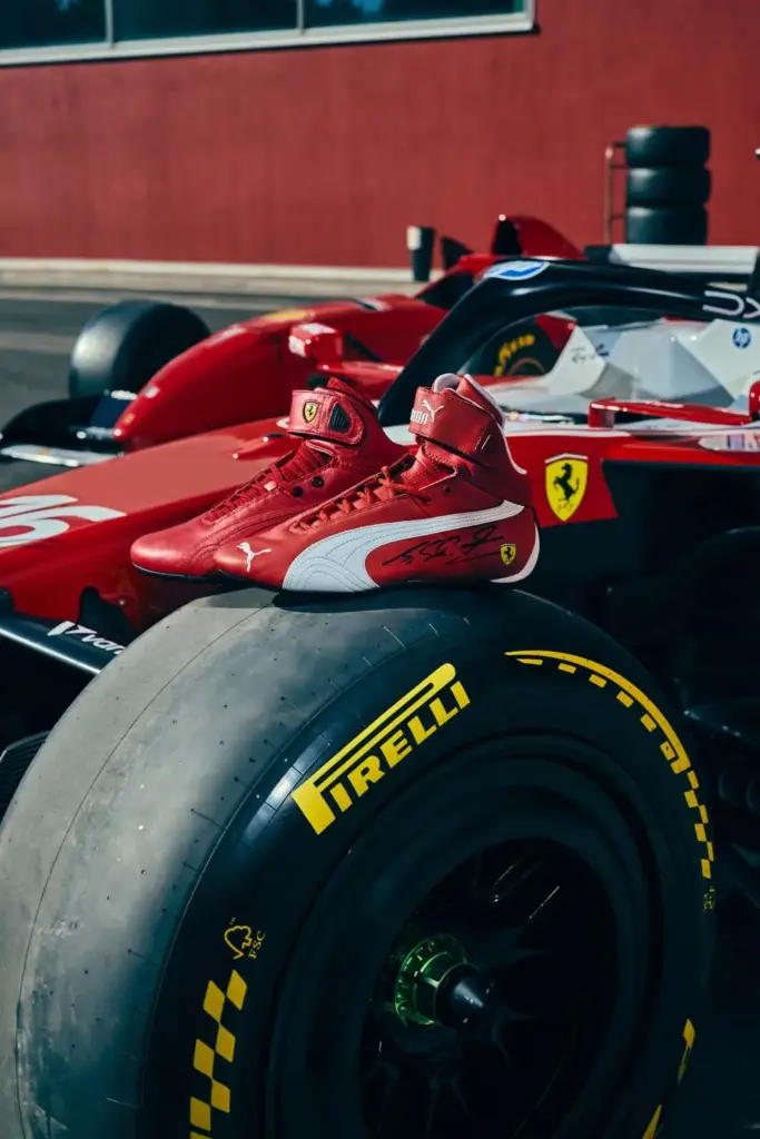 PUMA y Ferrari resucitan el rojo de 1996: la colección Monza rinde homenaje al primer año de Schumacher en la Scuderia 27 Motor16 PUMA X FERRARI COLECCION MONZA1 Motor16