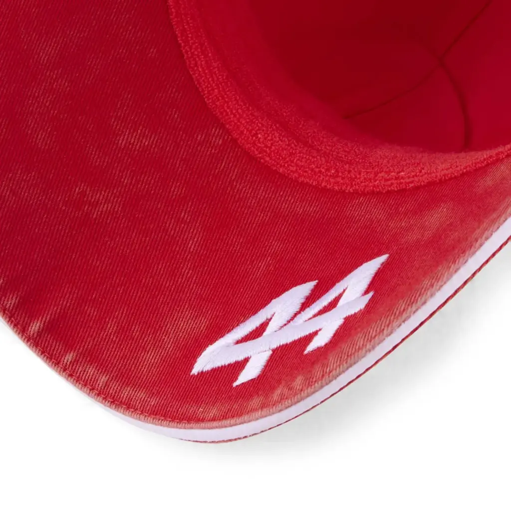 PUMA y Ferrari resucitan el rojo de 1996: la colección Monza rinde homenaje al primer año de Schumacher en la Scuderia 14 Motor16 PUMA X FERRARI COLECCION MONZA16 Motor16