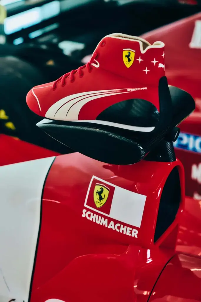 PUMA y Ferrari resucitan el rojo de 1996: la colección Monza rinde homenaje al primer año de Schumacher en la Scuderia 24 Motor16 PUMA X FERRARI COLECCION MONZA4 Motor16