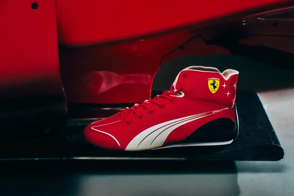 PUMA y Ferrari resucitan el rojo de 1996: la colección Monza rinde homenaje al primer año de Schumacher en la Scuderia 23 Motor16 PUMA X FERRARI COLECCION MONZA5 Motor16